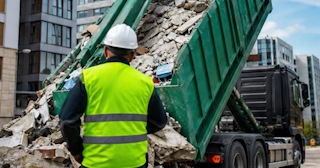 Вывоз строительного мусора в Североуральске: услуги лицензированной компании — ПроМусор